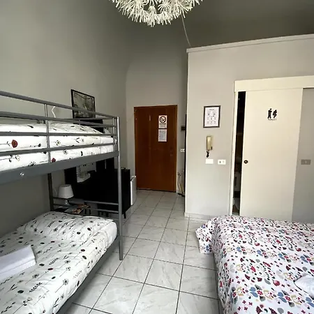 B&B Pontedera بيت ضيافة 3*