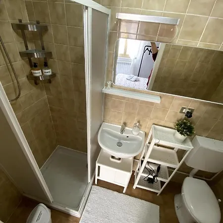 B&B Pontedera بيت ضيافة 3*